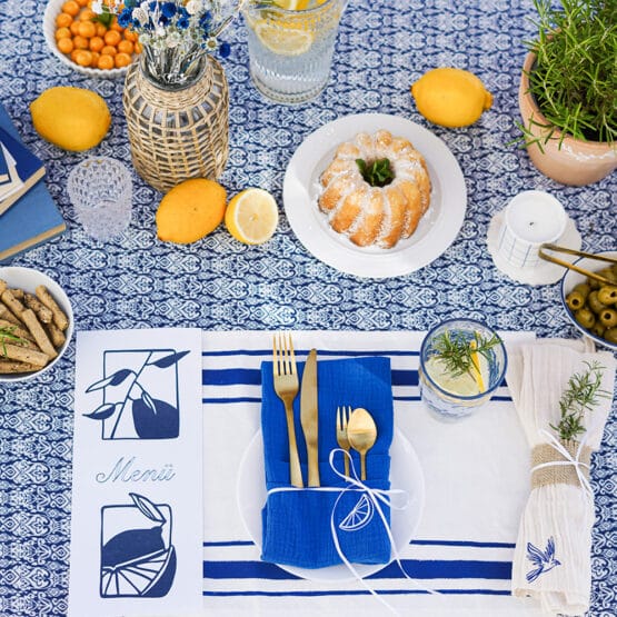 DIY Stoffe Inspiration - gedeckter Tisch - Blau Weiß - Plott Mediterran