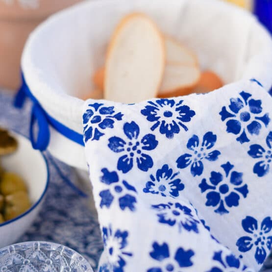 DIY Stoffe Inspiration - gedeckter Tisch - Blau Weiß - Mediterran - Schablone