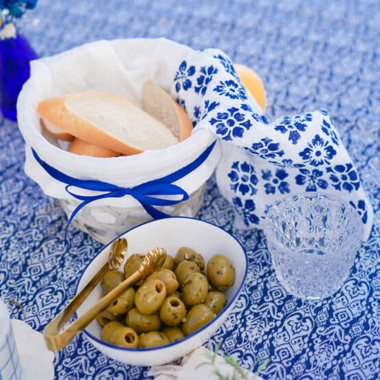 DIY Stoffe Inspiration - gedeckter Tisch - Blau Weiß - Mediterran - Schablone - Satinband